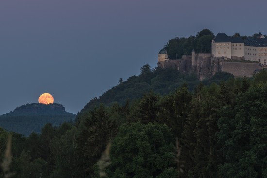 Mondaufgang an der Festung Königstein
