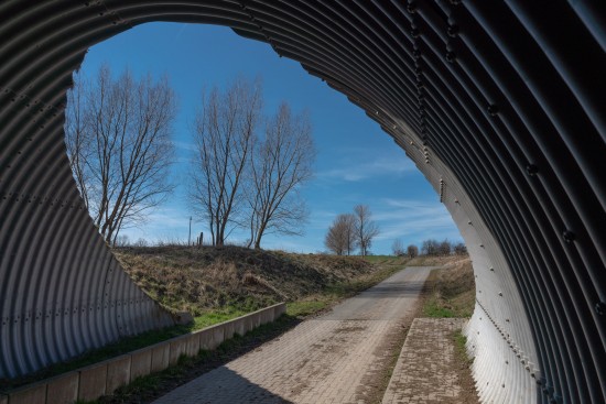 Autobahnunterführung im Vorfrühling