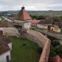 Katzenburg, Dorf, Wehrkirche und Störche